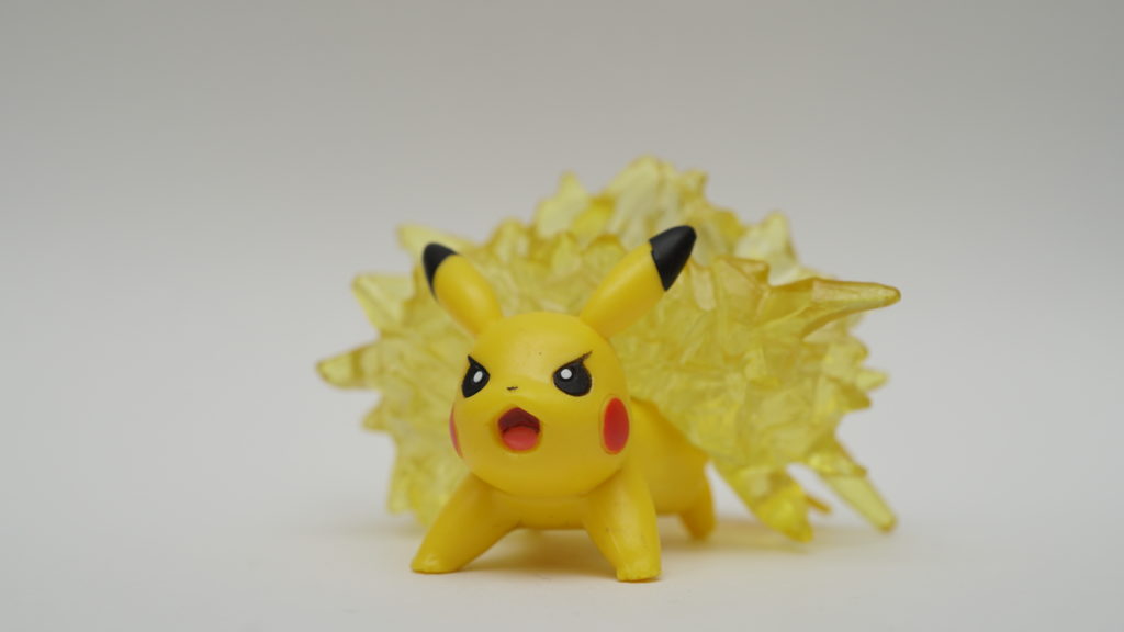 pikachu-cellphone-holder-pokemon-helpful-desktop-figures-justveryrandom