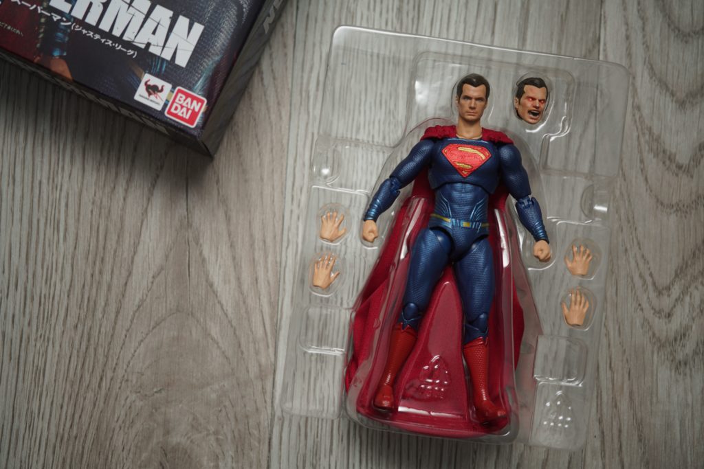 toy-review-shfiguarts-superman-justice-league-just-very-random-2